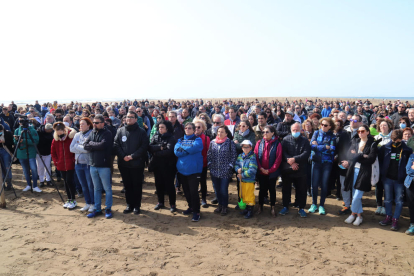 Cientos de personas han asistido al acto.