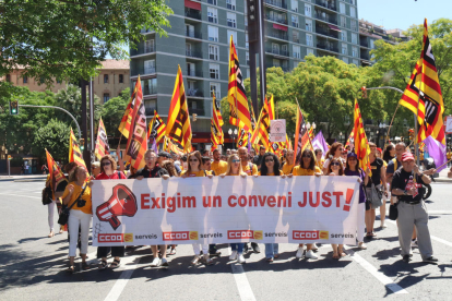 CCOO moviliza a unas 200 personas en Tarragona para reclamar nuevos y mejores convenios laborales para el sector servicios