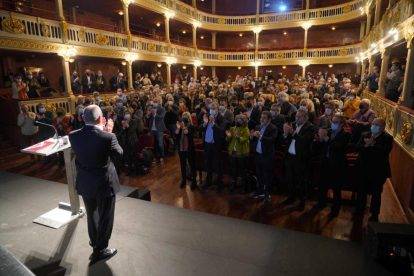 El alcalde, Carles Pellicer, en el teatre Bartrina durante su conferencia 'Creer en el futuro de Reus'.