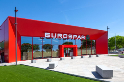 Imatge de la façana principal del nou supermercat Eurospar de Torrdembarra.
