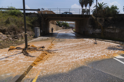 Imatge del pont inundat de l'Arrabassada a Tarragona.