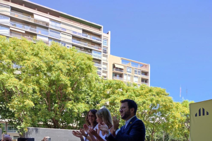 Pere Aragonés junto a Noemí Llauradó en Reus.