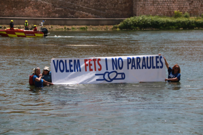 La Plataforma en Defensa del Ebro reclama 'hechos y no palabras' para garantizar el futuro del río.