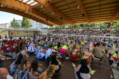 Los participantes en el encuentro se reunieron en el polideportivo ligero de la Pobla de Mafumet.