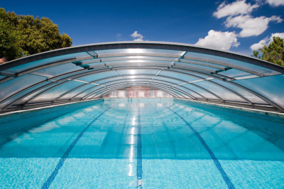 Un ejemplo de cubierta de piscina Abrisud.