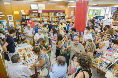 L'afluència de clients en l'últim dia amb la llibreria oberta va ser massiva.