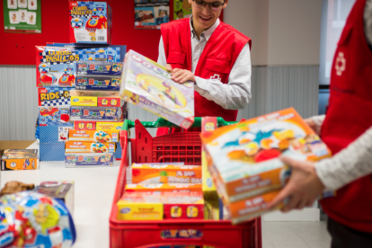 La campanya de la Creu Roja recollirà i distribuirà joguines noves, no bèl·liques ni sexistes.