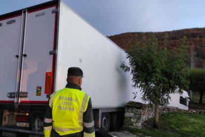 Navarra: Dos camions queden atrapats en un poble per un error del GPS