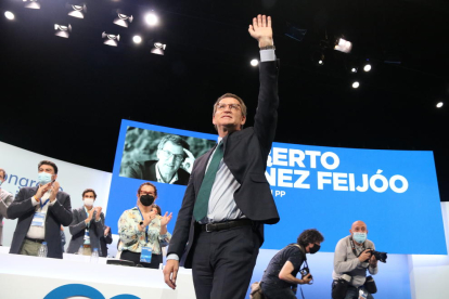 Alberto Núñez Feijóo justo después de ser proclamado en el congreso extraordinario del PP.