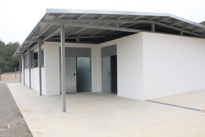 Edificio principal del nuevo centro de acogida de animales en Calafell.