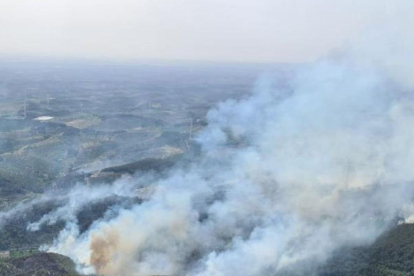 Imagen aérea del fuego de la Terra Alta.