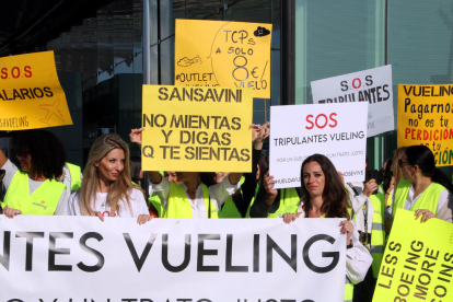 Vueling anul·la 30 vols aquest diumenge a l'aeroport de Barcelona per la vaga de tripulants de cabina