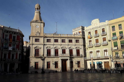 Façana de l'Ajuntament de Reus, a la Plaça Mercadal.