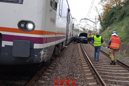 Imatge de l'accident entre un tren i un cotxe entre Reus i El Morell.
