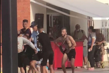 Captura de un vídeo de la pelea.
