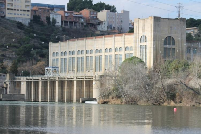 Imatge d'arxiu de la central hidroelèctrica dde Flix.