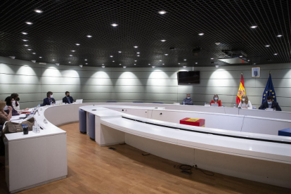 Reunió dels agents socials amb el Ministeri de Treball per abordar l'augment de l'SMI el 2022.