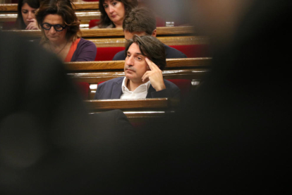 El diputado de Junts Francesc de Dalmases, en el pleno del Parlament.