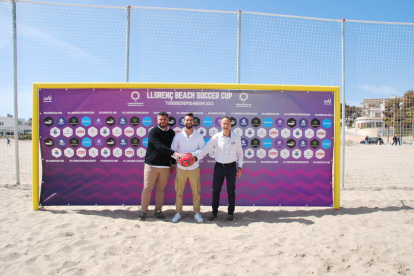 Llorenç Gómez, centre, amb els representants municipals a la presentació del torneig,