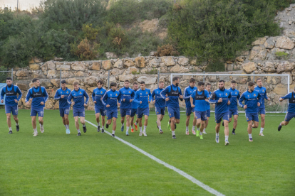 Los jugadores del Nàstic en el primer entrenamiento después de las vacaciones de Navidad.