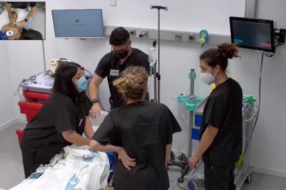 Imatge de la formació a l'aula de la Unitat de Simulació Clínica de l'Hospital Joan XXIII de Tarragona.