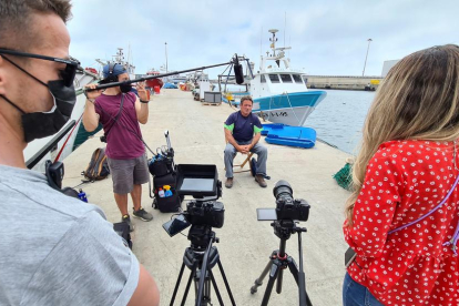 Imatge de la filmació d'«Arrels de Mar», el documental sobre l'aventura marinera a la Costa Daurada i les Terres de l'Ebre.