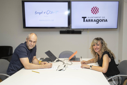Imatge de la signatura del conveni entre l'Ajuntament de Tarragona i el Col·legi de Metges.