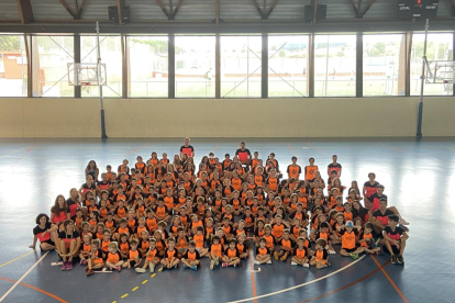Un dels grups de nens participants a les activitats d'estiu del Patronat d'Esports de Valls.