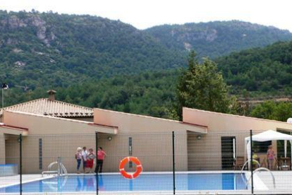 Imagen de archivo d ela piscina municipal de la Febró.