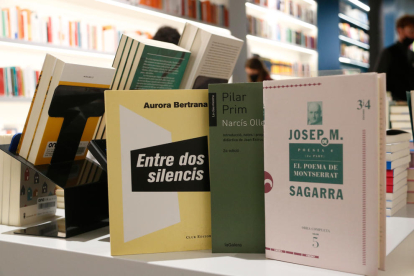 Imatge de diverses reedicions d'obres d'autors del corpus del patrimoni literari català.