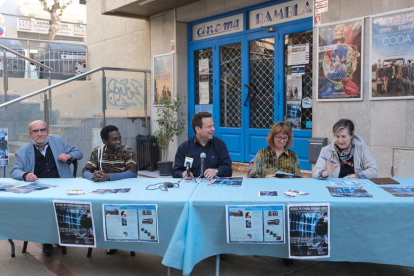Imatge de la presentació de la quarta edició del Cicle de Cinema Solidari de Cambrils.