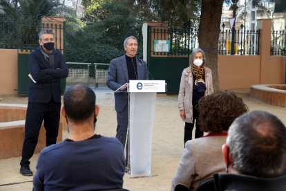 El vicepresident del Consorci, Jordi Martí; el conseller d'Educacio, Josep Gonzàlez-Cambray, i la cofundadora de l'Escola Projecte, Anna Molas.