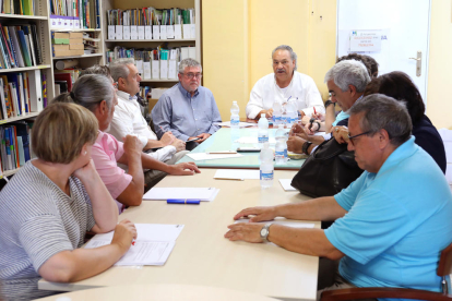 Imagen de archivo de una reunión de la Coordinadora de Entidades de Tarragona con varios miembros.