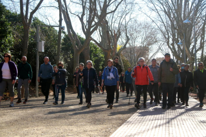 Participants de la Caminada Popular de Reus, caminant cap a la Boca de la Mina