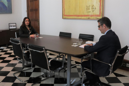 La consejera de la Presidencia, Laura Vilagrà, y el ministro de la Presidencia, Fèñix Bolaños, reunidos en el Palau de la Generalitat.