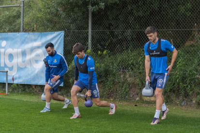 Lupu, Gorostidi i Pochettino durant l'entrenament que es va disputar ahir a l'annex del Nou Estadi.