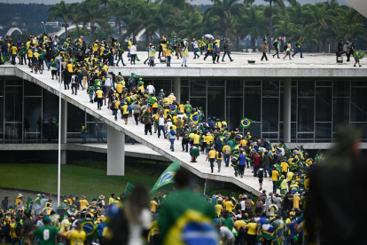 Imatge dels manifestants partidaris de Bolsonari al Brasil.