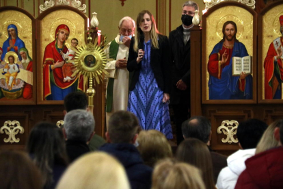 La consejera de Acción Exterior y Gobierno Abierto, Victòria Alsina, en un momento de su intervención a la misa especial que la comunidad ucraniana de Guissona ha celebrado.