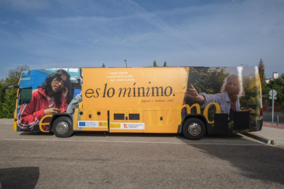 Imatge del bus informatiu sobre l'Ingrés Mínim Vital que farà parada a Reus.