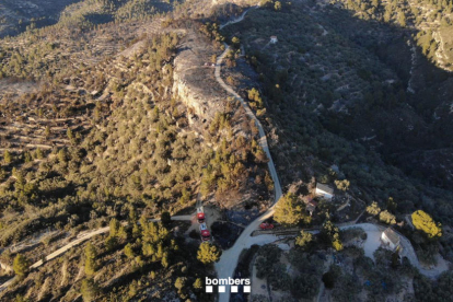 Vista aérea de la zona quemada por el incendio forestal de Bítem, en Tortosa.