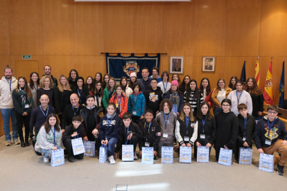 Recepción de los alumnos del Agrupamento de Escuelas de Oliveira do Bairro en el Ayuntamiento.