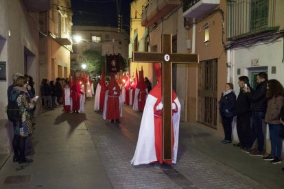 Imatge d'un pas de Setmana Santa a Tortosa de l'any 2021.