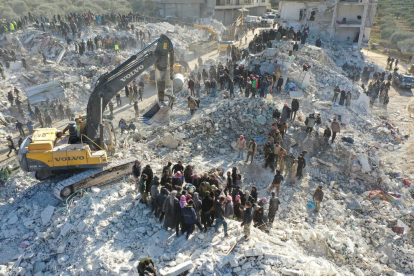 Imatge de les tasques de rescat a la província d'Idlib (Síria).