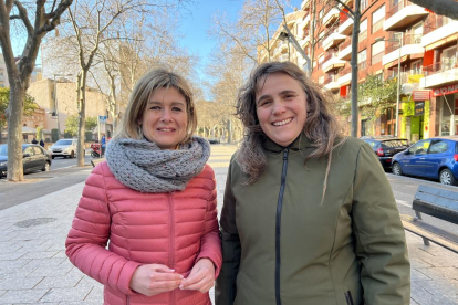 La candidata a l'alcaldia, Noemí Llauradó, i Maria Pascual.