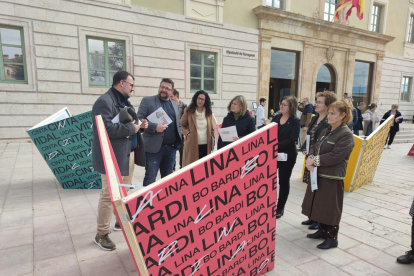 La Diputación de Tarragona ha inaugurado una muestra de arte y ha leído un manifiesto con motivo del 8-M.