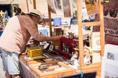 El mercat de brocanters té antiguitats i objectes curiosos.