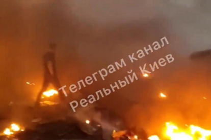 Un helicóptero militar se estrella contra una guardería en Kiev.
