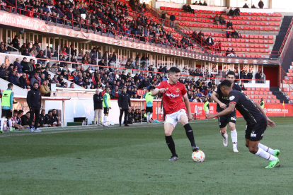 Javi Bonilla en el partido contra el SD Logroñés en el Nou Estadi.