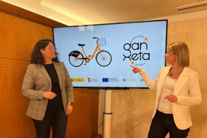 Imatge de la presentació del nom i la imatge de la Ganxeta, la bicicleta de Reus.