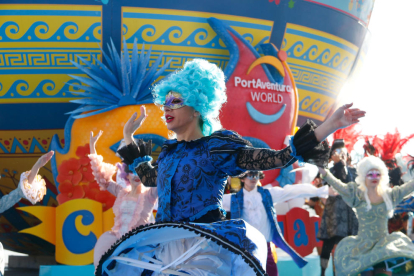 Espectáculo de apertura de la temporada de PortAventura centrándose con Carnaval.